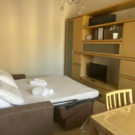 Sky A Due Passi Dalla Stazione 公寓